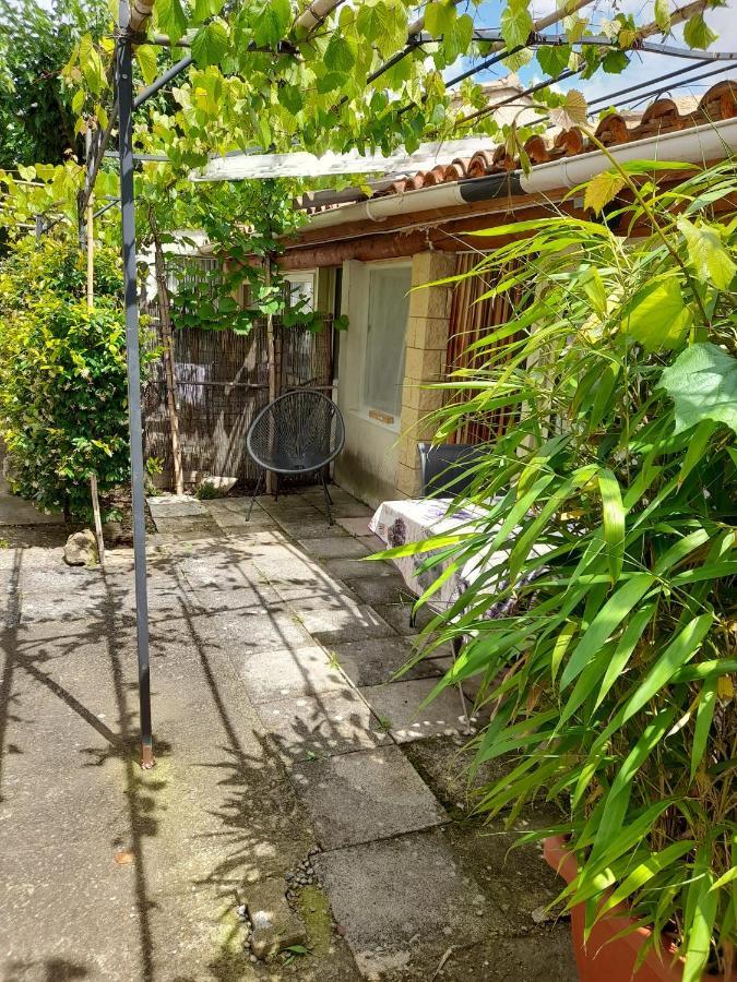 Chambres D'Hotes Chez Cecile A Lagnes Εξωτερικό φωτογραφία