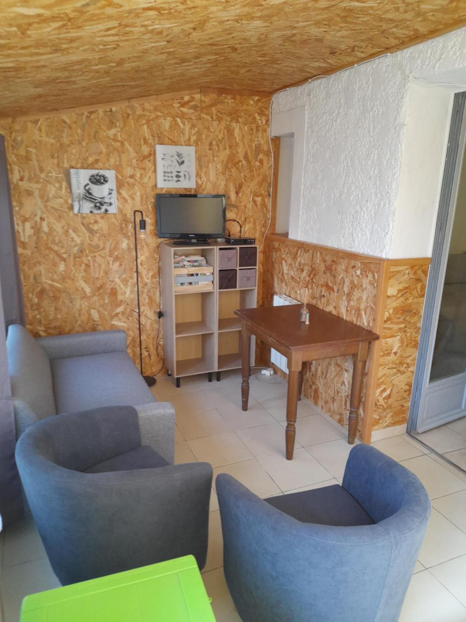 Chambres D'Hotes Chez Cecile A Lagnes Εξωτερικό φωτογραφία